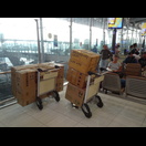 Warten im Flughafen Bangkok bis wir das Gepäck aufgeben konnten